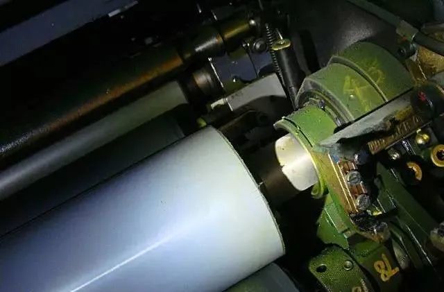 不干膠印刷膠輥為什么兩端容易磨損