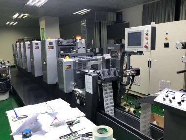 不干膠標(biāo)簽印刷車間靜電過大對生產(chǎn)造成的影響-怎么消除靜電