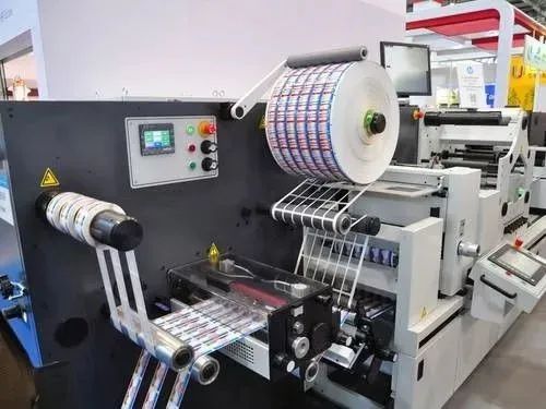 五一全國擠爆了多地景點已約滿 ，旅游門票蘊含收藏價值